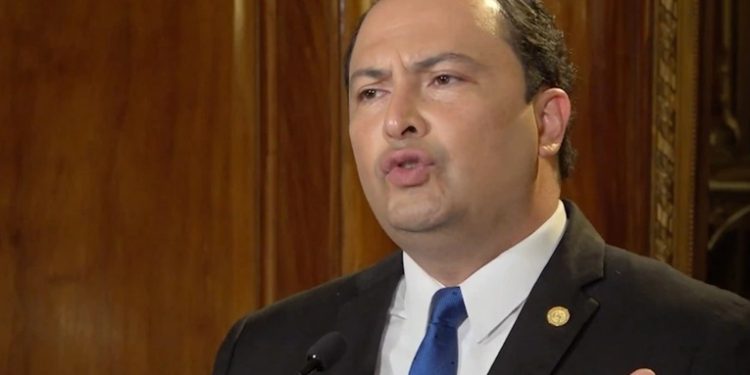 Canciller guatemalteco integra comisión de la OEA que analiza crisis polí­tica en Perú