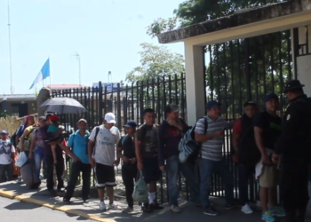 Cancillerí­a anuncia que la oficina para procesar solicitudes de migrantes solo atenderá a guatemaltecos