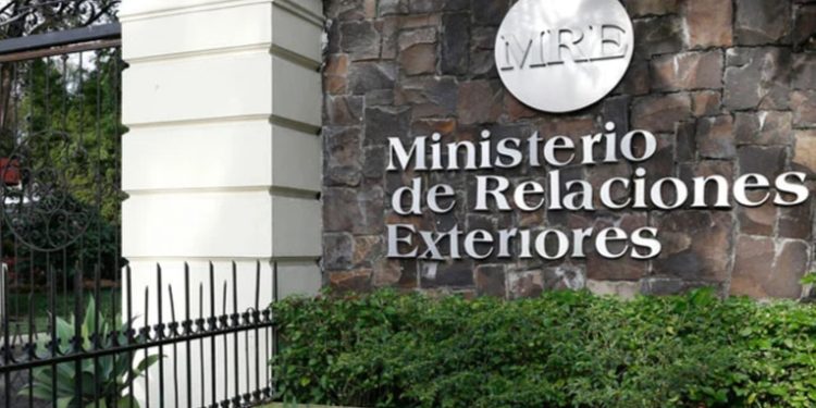 Cancillería incrementará apoyo consular a migrantes guatemaltecos