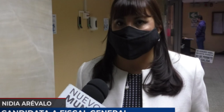 Candidata Nidia Arévalo critica a Comisión Postuladora