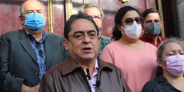 Candidato a Rector Jordán Rodas continúa denunciando fraude