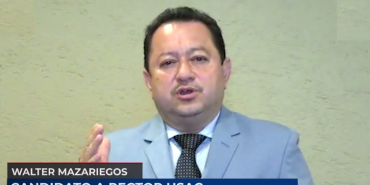 Candidato a Rector Mazariegos denuncia ataques en su contra