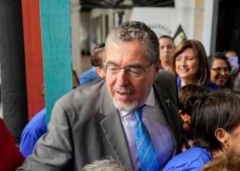 Candidato presidencial Arévalo denuncia “persecución” ante la OEA