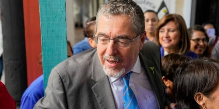Candidato presidencial Arévalo denuncia “persecución” ante la OEA