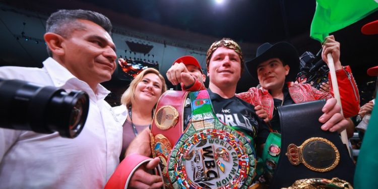 'Canelo' ílvarez defiende sus coronas de peso supermediano al derrotar a John Ryder