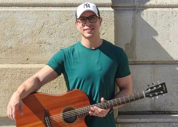 Cantante brasileño muere electrocutado cuando abrazaba a una fan