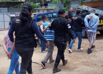 Capturan a 13 extorsionistas y notifican a 25 reos más