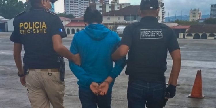 Capturan a 4 guatemaltecos que eran deportados, entre ellos uno de los 100 más buscados
