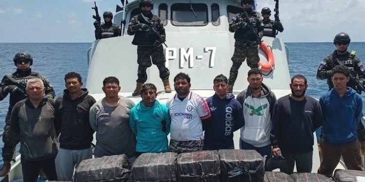 Capturan a 6 guatemaltecos y 3 ecuatorianos con cocaína valuada en $32 millones
