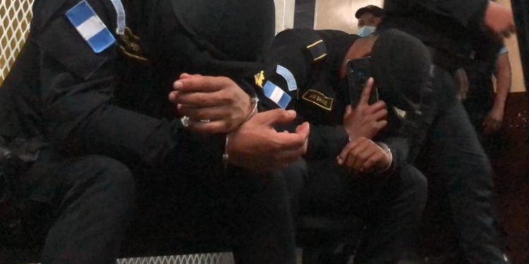 Capturan a 8 agentes policí­acos acusados de secuestro