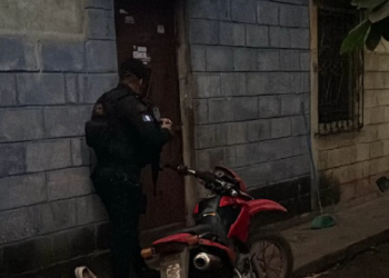 Capturan a 9 policías acusados de falsificar suspensiones del IGSS