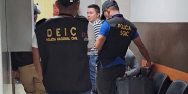 Capturan a dos agentes policiales señalados de colaborar con banda dedicada al narcotráfico