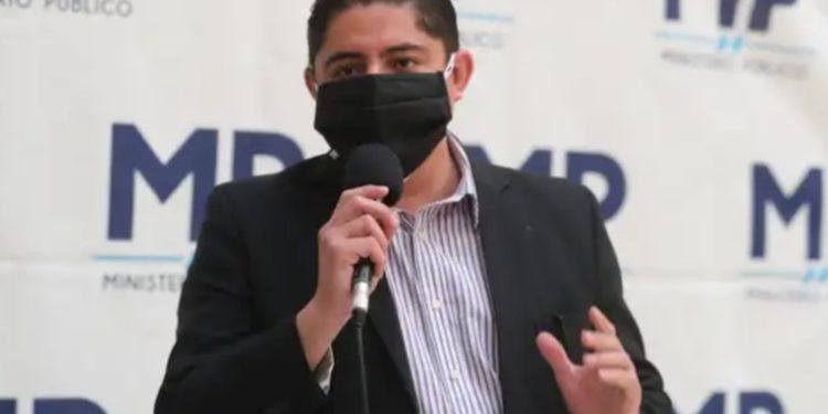 Capturan a exfiscal contra la corrupción, Stuardo Campo, acusado de abuso de autoridad