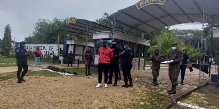 Capturan a militares señalados de colaborar con el narcotráfico