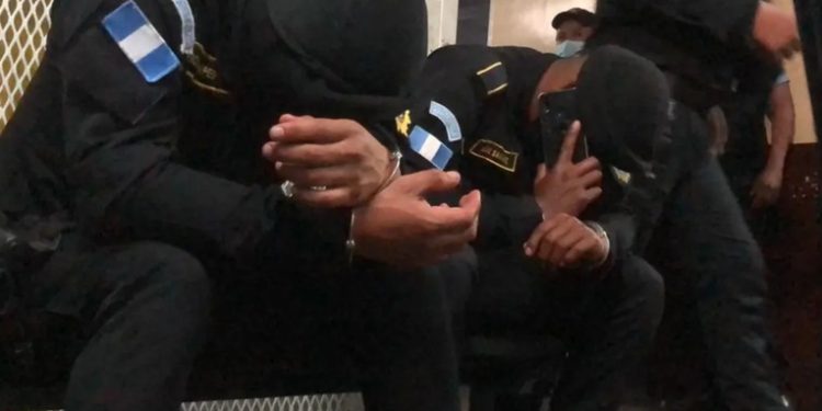 Capturan a seis agentes de la Policí­a Nacional Civil por el delito de extorsión y secuestro