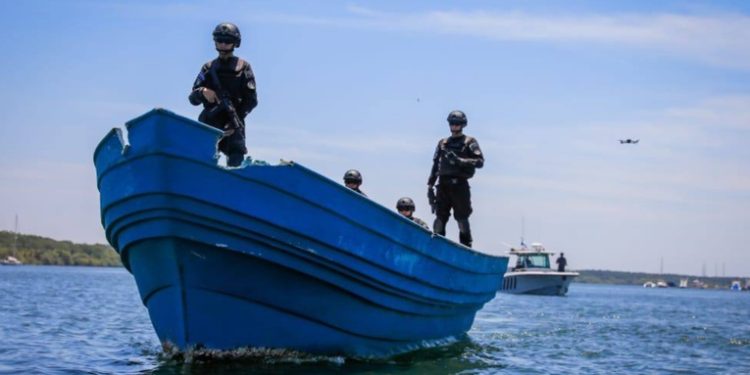 Capturan a seis guatemaltecos con cocaína valorada en $32 millones en alta mar