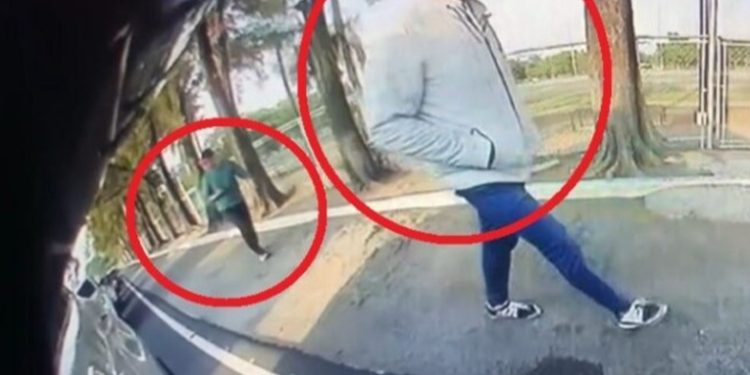 Capturan en video a dos hombres armados asaltando cerca de Campo Marte: Víctima registra el robo