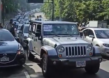 Caravana de conductores en Zona 15 exige renuncia de funcionarios