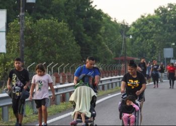 Caravana de migrantes que partió del norte de Honduras se disuelve nada más cruzar a Guatemala