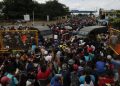 Caravana migrante más grande del año encuentra obstáculos en frontera orte de México