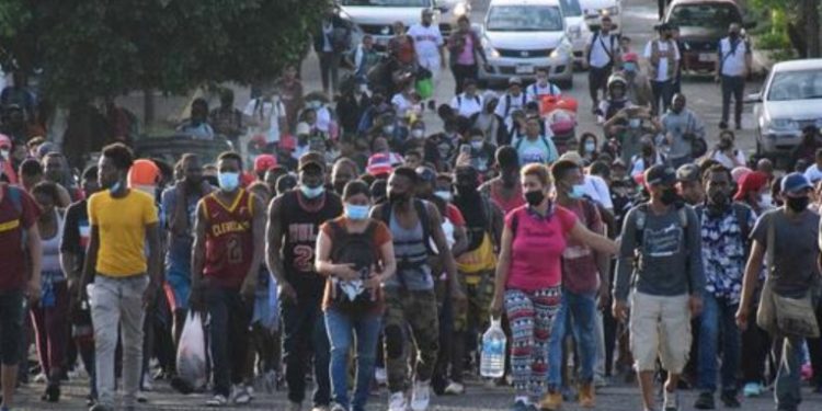 Caravana que arrancó en la frontera de Guatemala es detenida