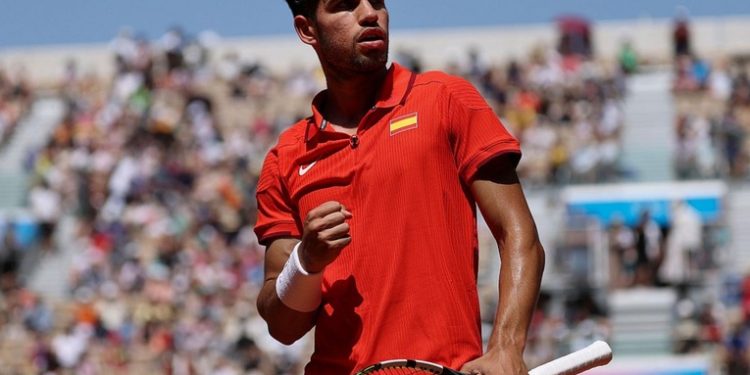 Carlos Alcaraz no concede ni un error ante Safiullin y mira de frente ya a las medallas de París 2024