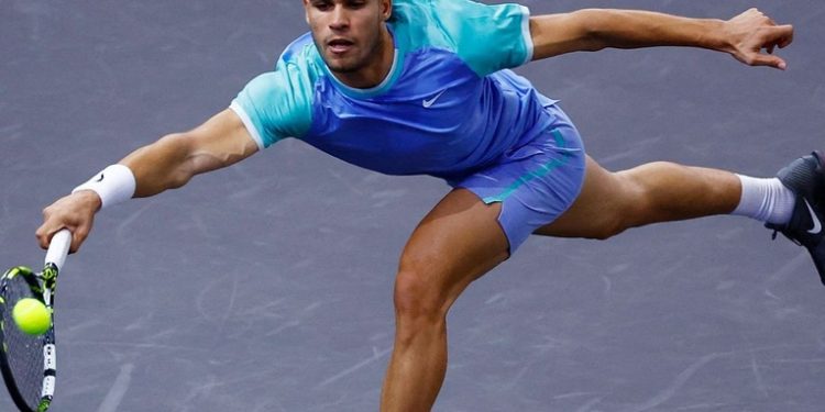 Carlos Alcaraz se estrena con victoria en el Masters 1000 de París y espera rival en octavos de final