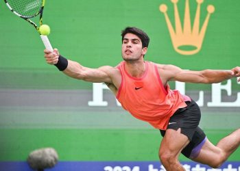 Carlos Alcaraz se impone a Monfils y se mete en cuartos de Shanghái