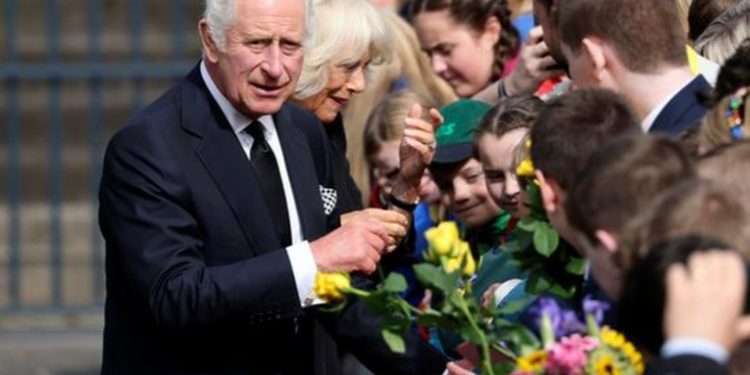 Carlos III hace su primera visita a Irlanda del Norte como rey