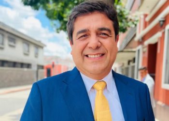 Carlos Pineda anuncia creación del comité pro formación del Partido Servir para elecciones futuras