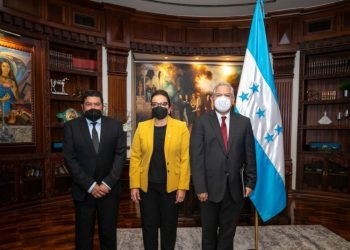 Carlos Quesada presenta sus credenciales como nuevo embajador de Honduras ante la OEA