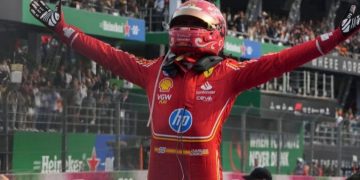Carlos Sainz se reivindica ante Ferrari llevándose la victoria en el Gran Premio de México