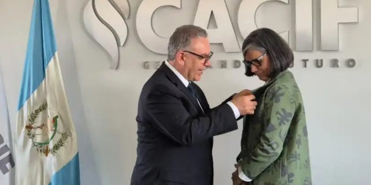 Carmen María Torrebiarte se convierte en la primera mujer presidenta del CACIF