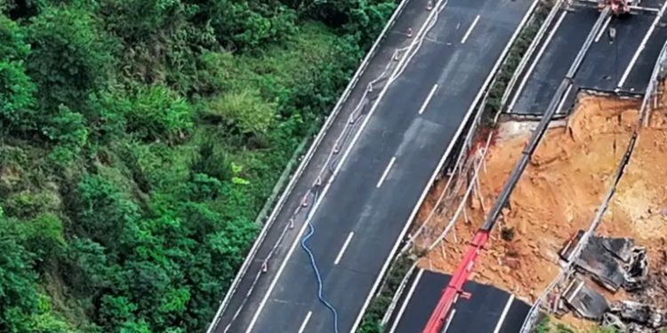 Carretera colapsa en China y se reportan 24 muertos