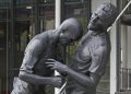 Catar reinstalará en un museo del deporte una polémica estatua sobre el cabezazo de Zidane (FOTO)