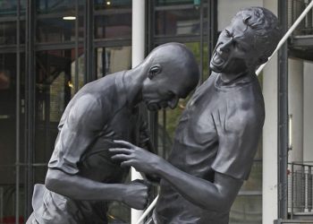 Catar reinstalará en un museo del deporte una polémica estatua sobre el cabezazo de Zidane (FOTO)