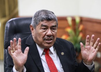 CC avala que se investigue a excontralor Carlos Mencos