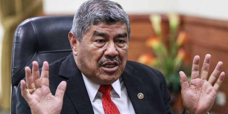 CC avala que se investigue a excontralor Carlos Mencos