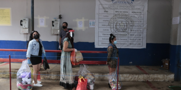 Centros carcelarios a la espera de aprobación de protocolo para la reactivación de visitas.