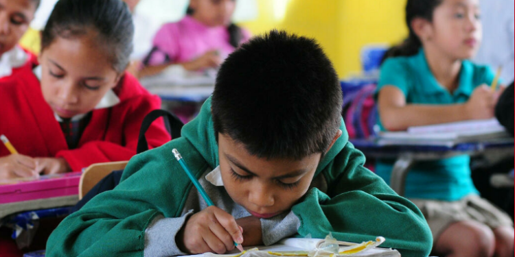 Centros educativos en municipios en color amarillo comenzarán a trabajar de manera híbrida
