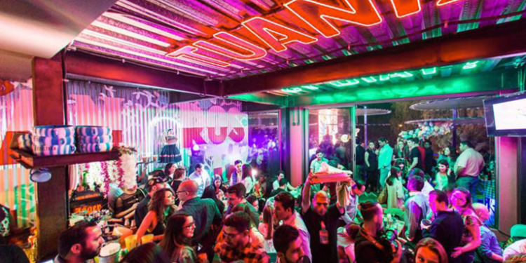 Centros nocturnos manifiestan solicitando eliminar la Ley Seca debido que les afecta en sus negocios.