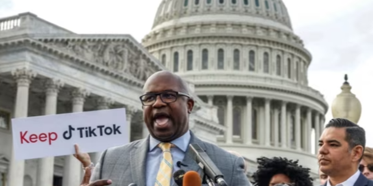 CEO de TikTok se enfrenta al Congreso por temores de seguridad