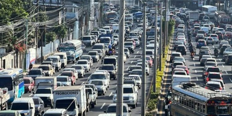 Cerca de 1.3 millones de automovilistas aún no han pagado el impuesto de circulación