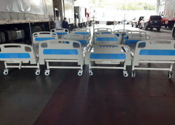 Cervecerí­a Centroamericana dono 150 camas al hospital temporal Parque de la Industria