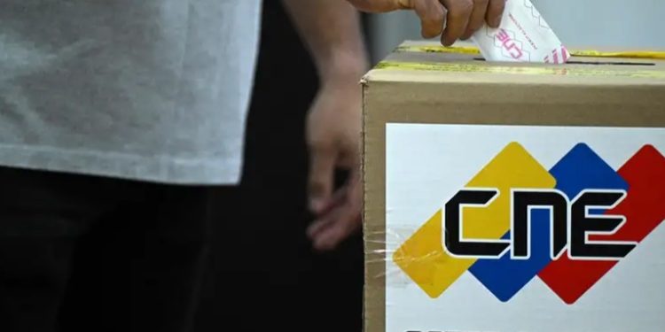 Chavismo proyecta mayoría legislativa absoluta