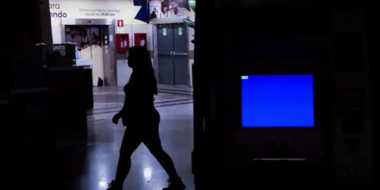 Chile en estado de excepción y toque de queda por apagón