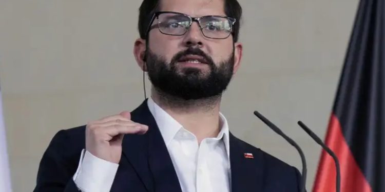 Chile: partido opositor busca juicio político contra Boric
