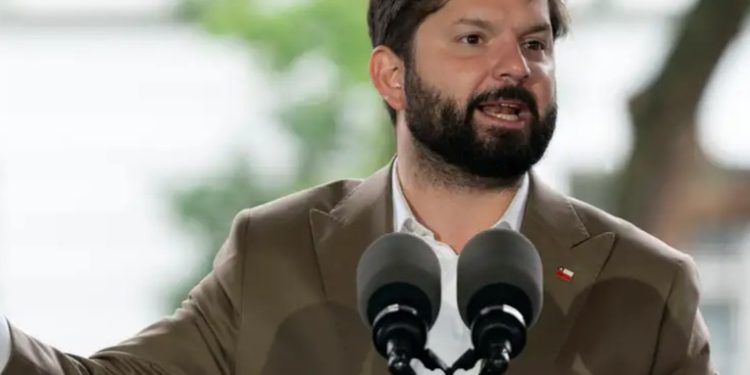 Chile se opone a explotación petrolera en la Antártida