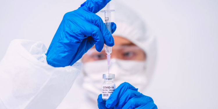 China anuncia la vacunación de los dirigentes del país para promover la campaña nacional de inmunización contra el covid