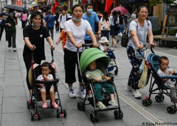 China aplicará medidas para aumentar la tasa de natalidad, según medios